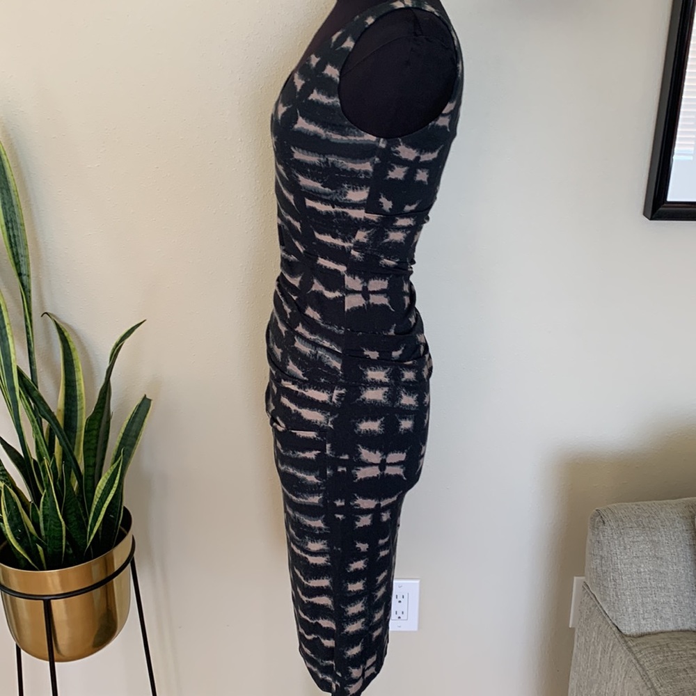 Nicole Miller Artelier tie dye ruched bodycon dress - Picture 4 of 9
